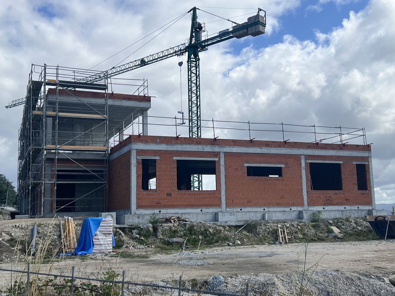 Montaje de tabiquería interior autoportante de placa de yeso laminado PYL