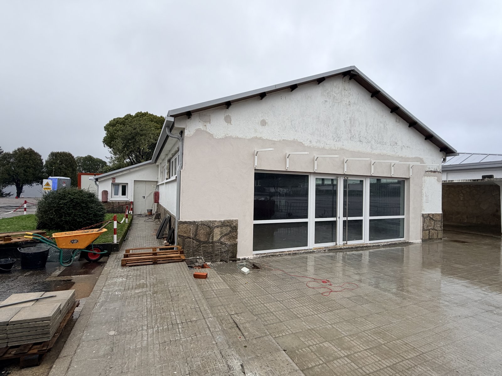 Espacio interior terminado del Museo Militar con solera y acabados
