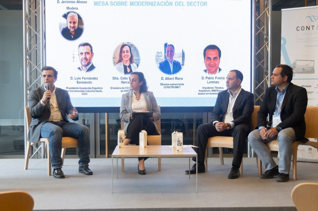 Pablo Freiría Lorenzo participando como ponente en la Mesa sobre Modernización del Sector en CONTART Ibiza 2024 junto a Luis Fernández Sarmiento, Celia Esteban Herranz y Albert Riera