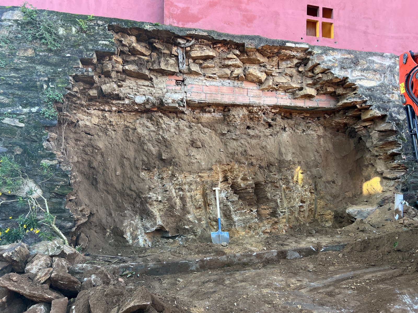 Plano de roca saneado para apoyo en Vigo