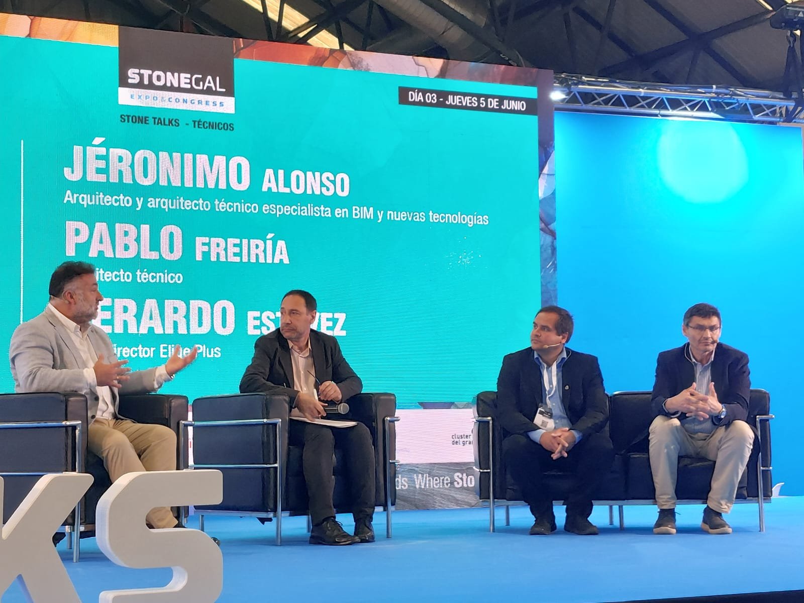 Mesa de debate sobre digitalización de la piedra natural con Jerónimo Alonso, Pablo Freiría y Gerardo Estévez en Vigo