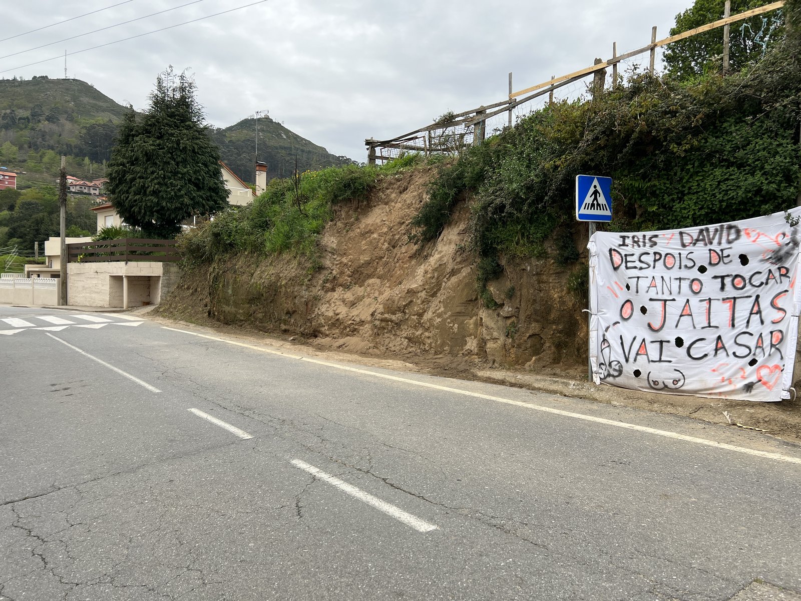 Desprendimiento de tierras en talud en Vigo