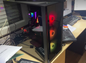 Torre Corsair 4000X RGB en funcionamiento en el despacho técnico